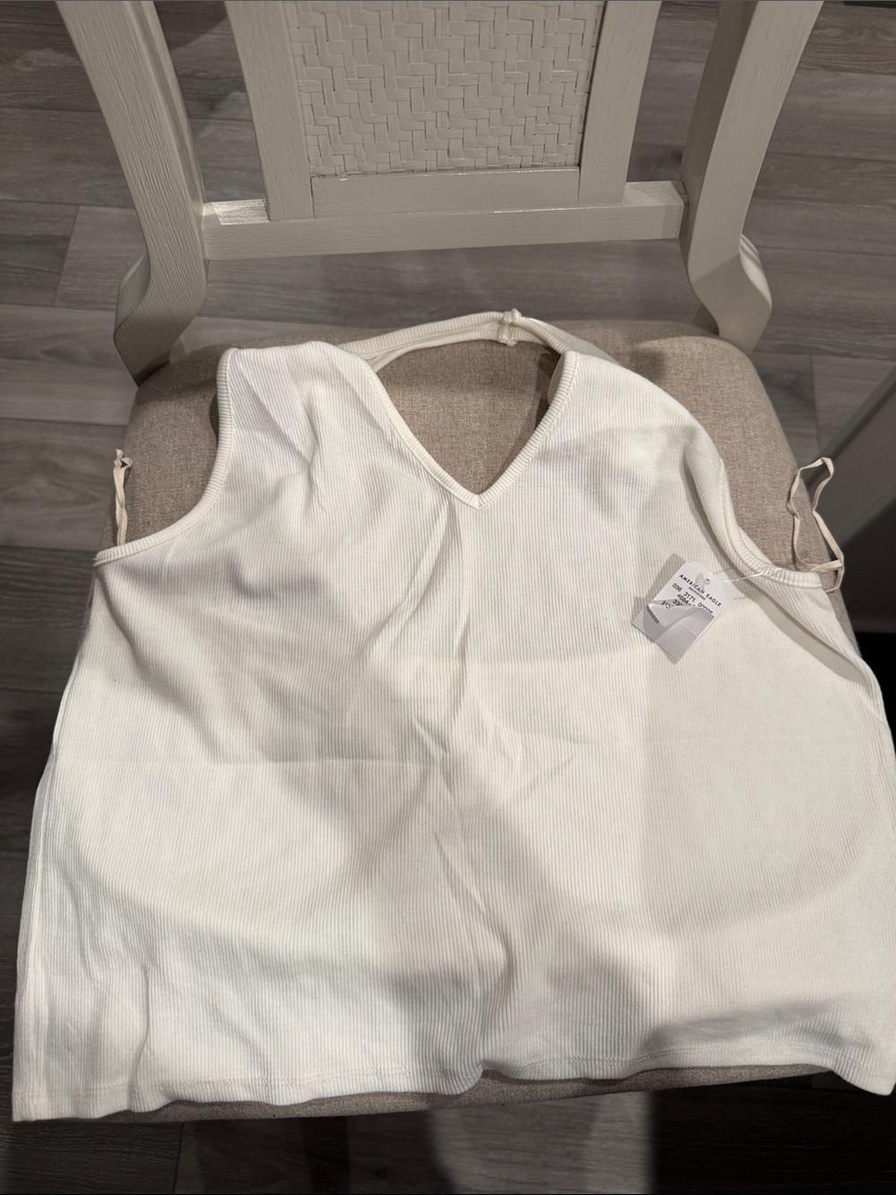 American Eagle Outfitters White Ribbed V-Neck Tank Top